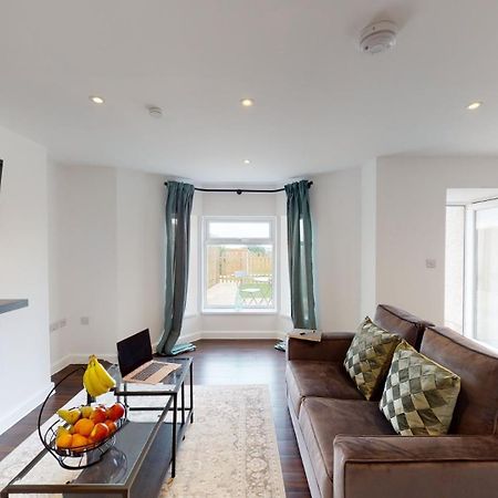 Stylish Apartment W/ Private Garden - Dog Friendly Newport Kültér fotó
