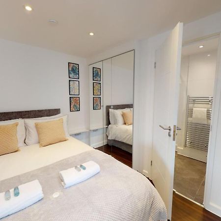 Stylish Apartment W/ Private Garden - Dog Friendly Newport Kültér fotó