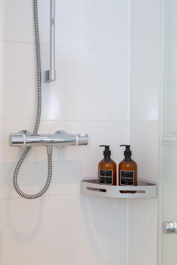 Stylish Apartment W/ Private Garden - Dog Friendly Newport Kültér fotó