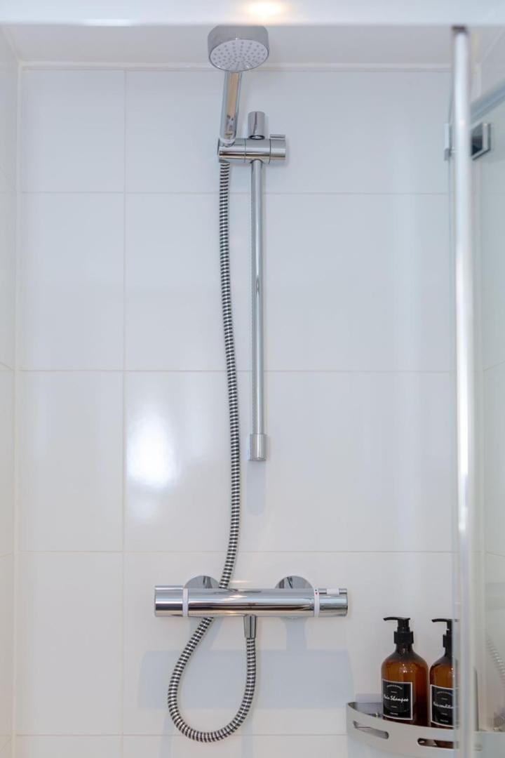 Stylish Apartment W/ Private Garden - Dog Friendly Newport Kültér fotó