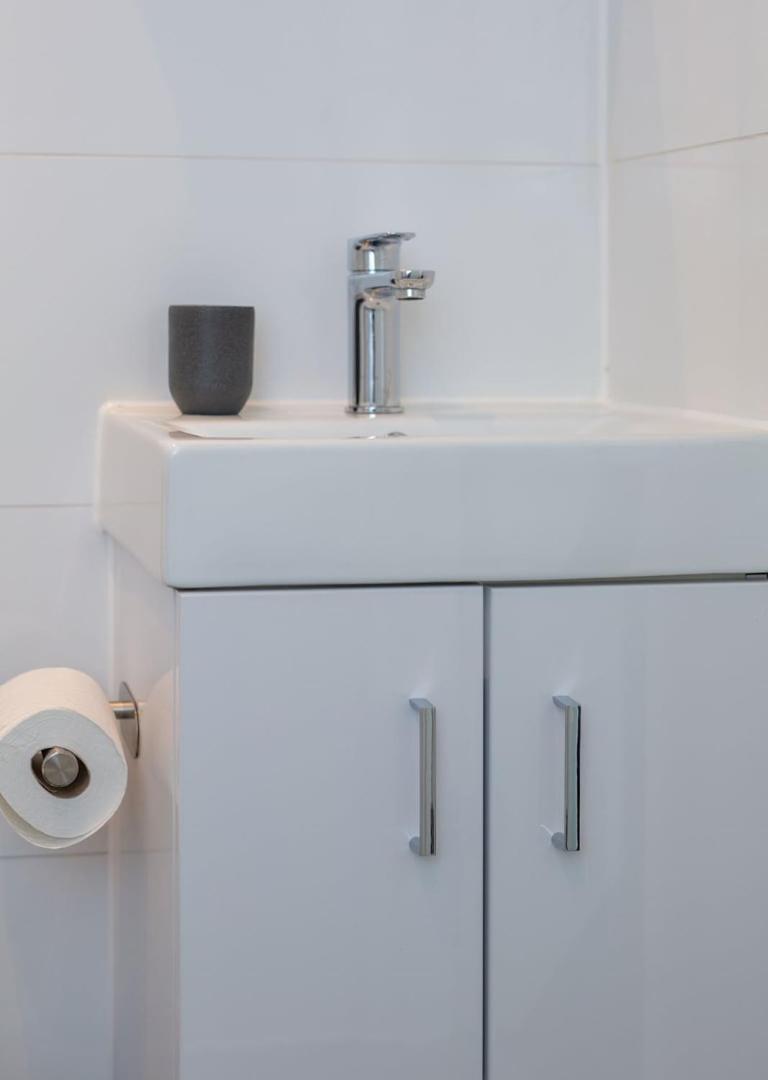 Stylish Apartment W/ Private Garden - Dog Friendly Newport Kültér fotó