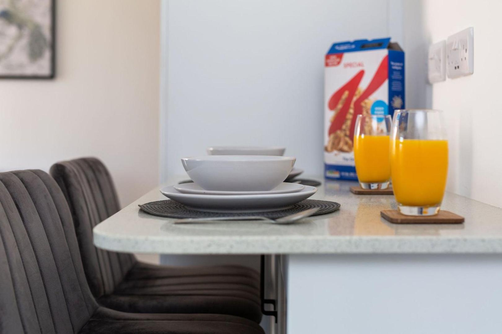 Stylish Apartment W/ Private Garden - Dog Friendly Newport Kültér fotó