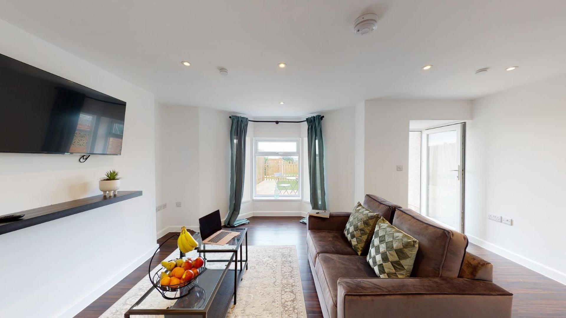 Stylish Apartment W/ Private Garden - Dog Friendly Newport Kültér fotó