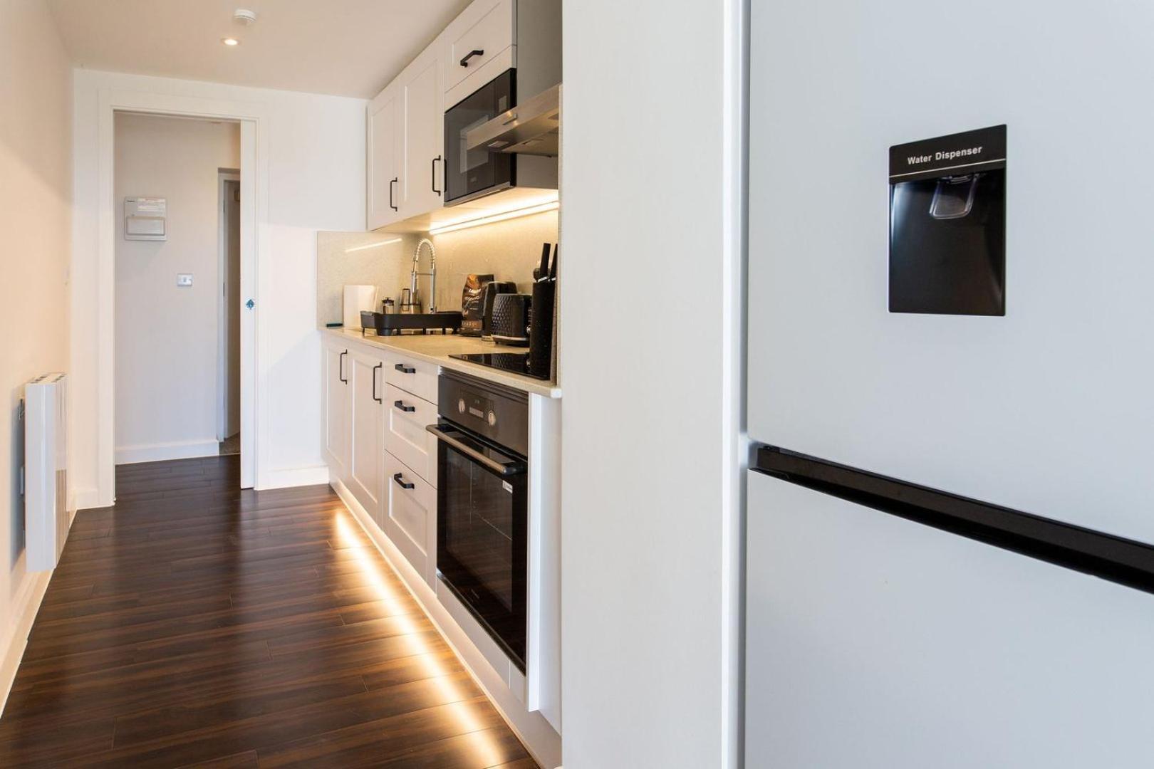 Stylish Apartment W/ Private Garden - Dog Friendly Newport Kültér fotó