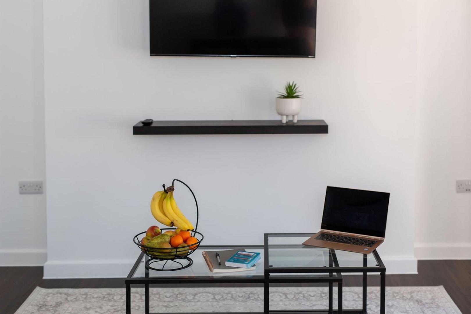Stylish Apartment W/ Private Garden - Dog Friendly Newport Kültér fotó