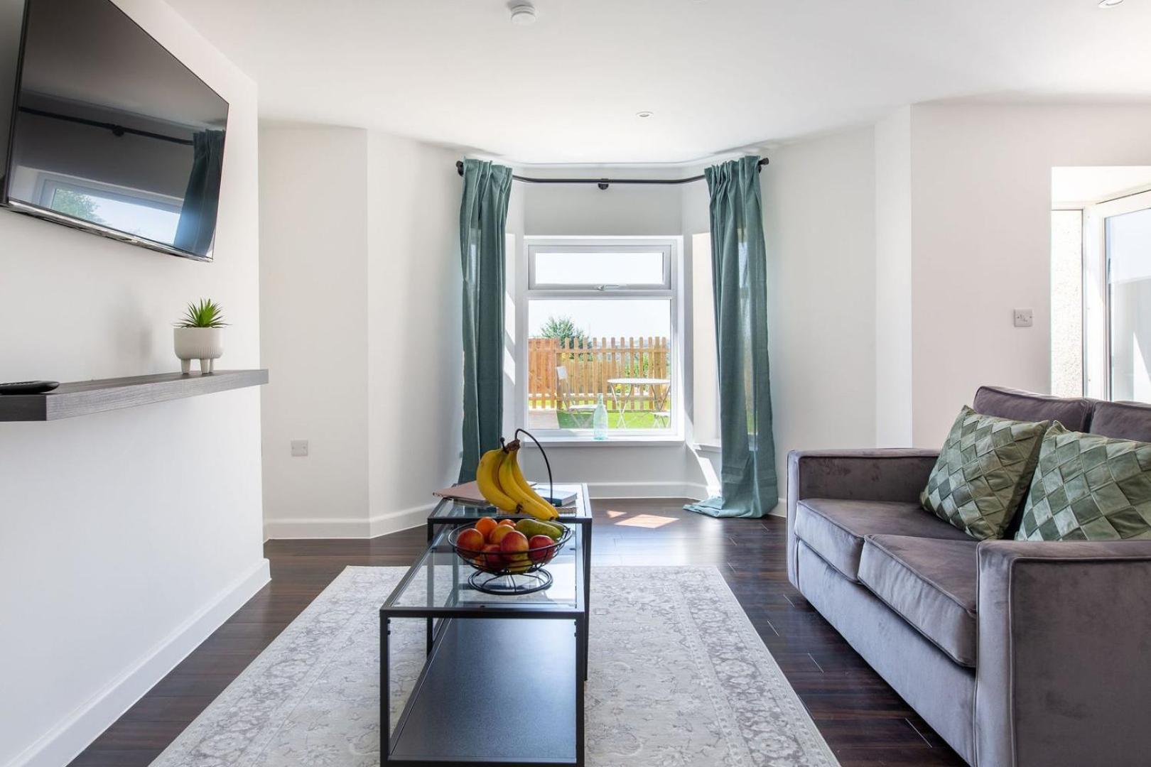 Stylish Apartment W/ Private Garden - Dog Friendly Newport Kültér fotó